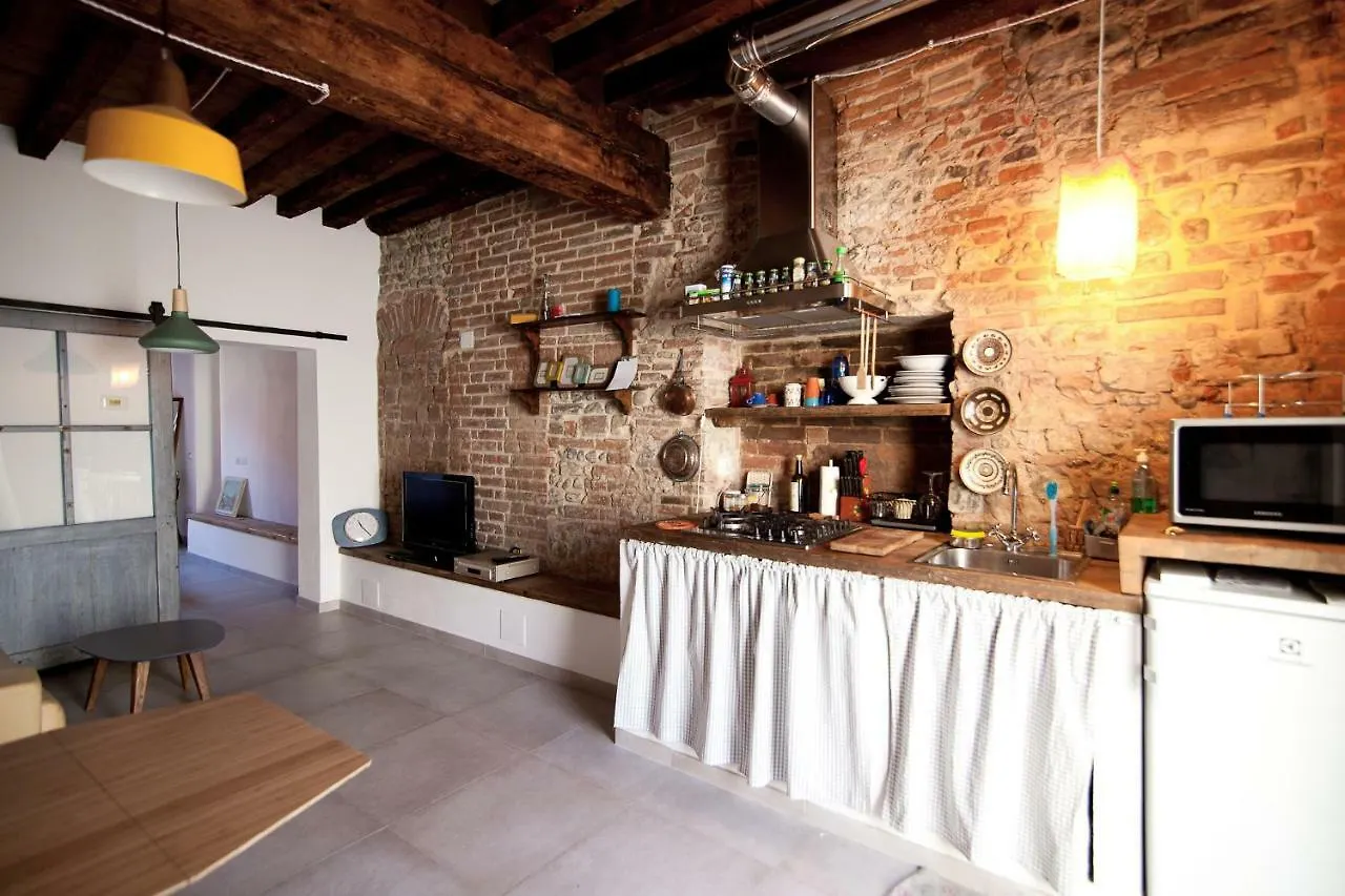 A Casa Tua - Apartment In Florence contacts